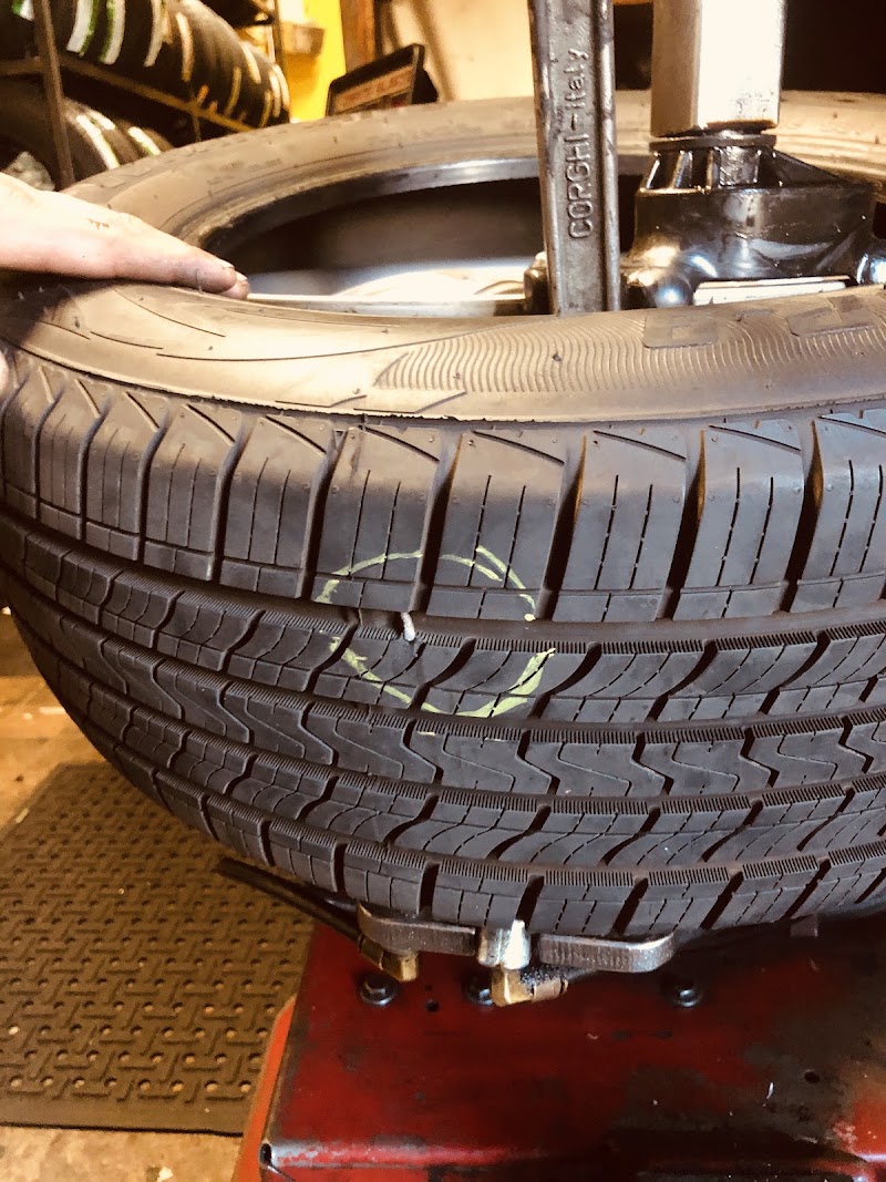 LA TIRE & AUTO SERVICE in Los Angeles