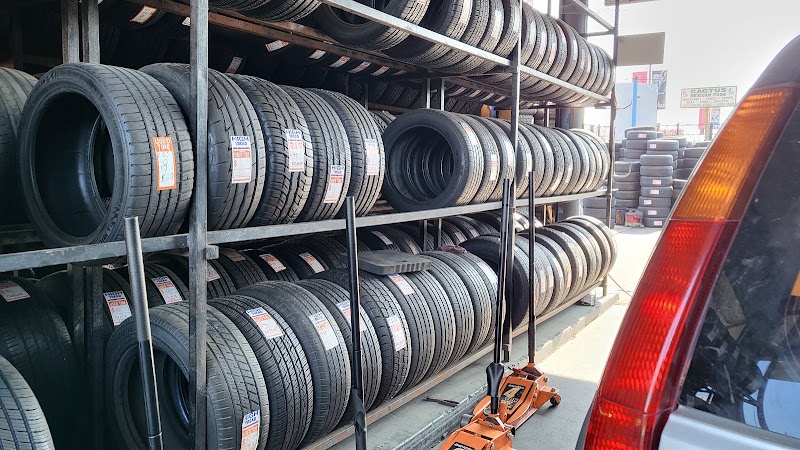 LA TIRE & AUTO SERVICE in Los Angeles